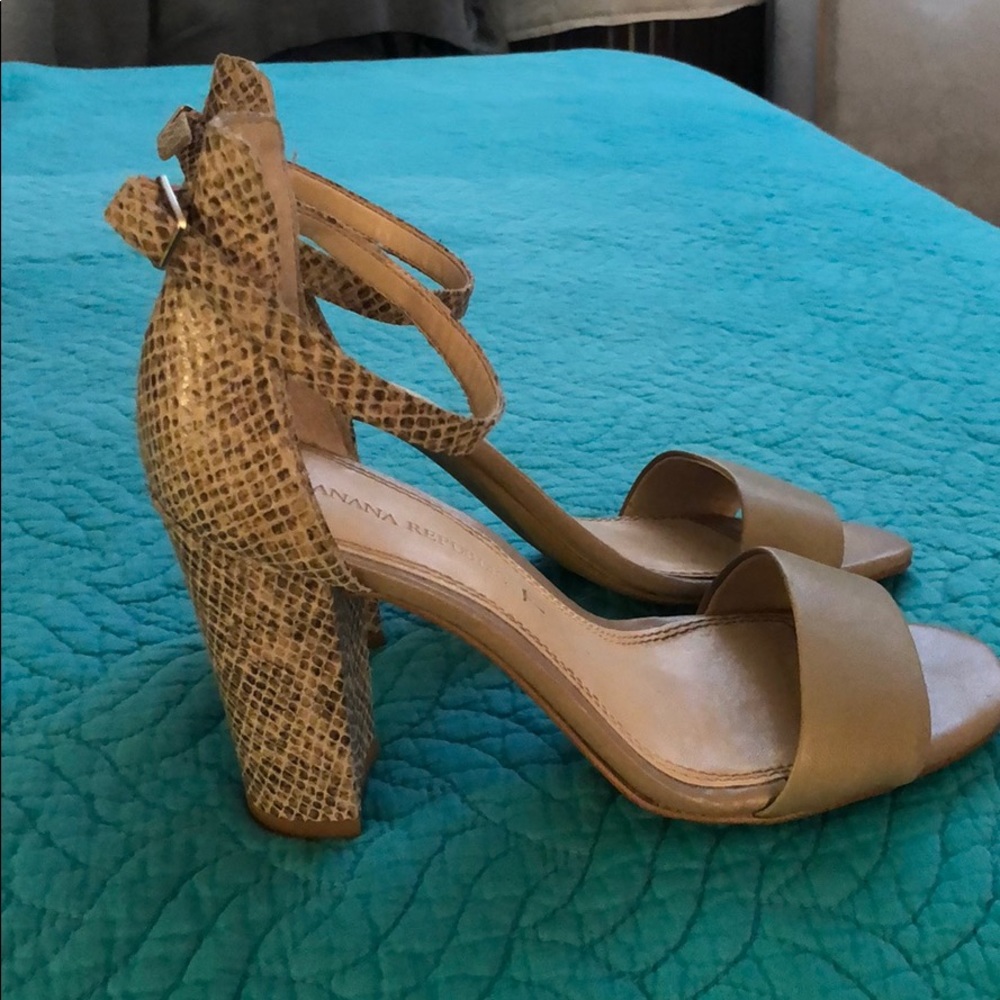 BANANA REPUBLIC 3’5 HEEL